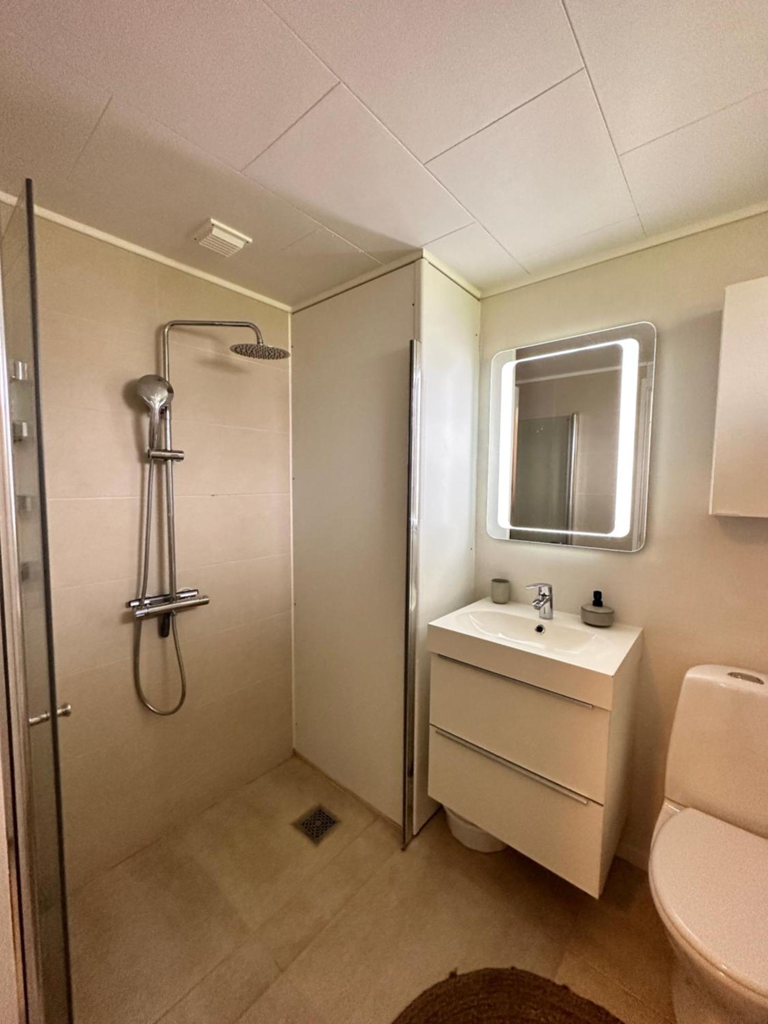 Privat One Bedroom Apartment With Free Parking Odense Exterior photo